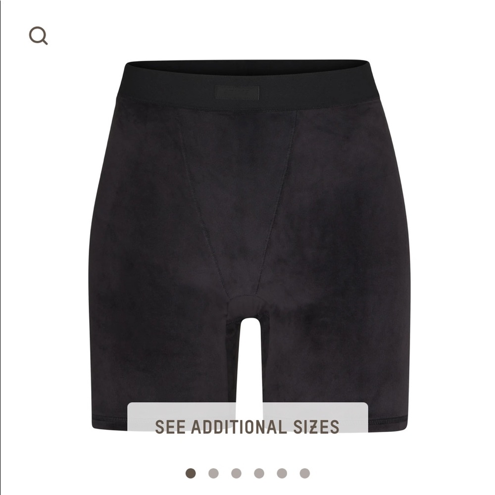 NWT SKIMS Velour Bike Short in color Soot (black) S